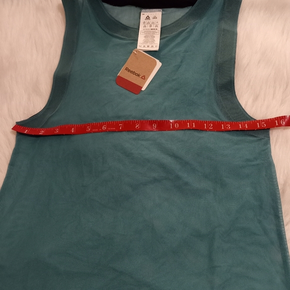 Reebok - Picture 4 of 4